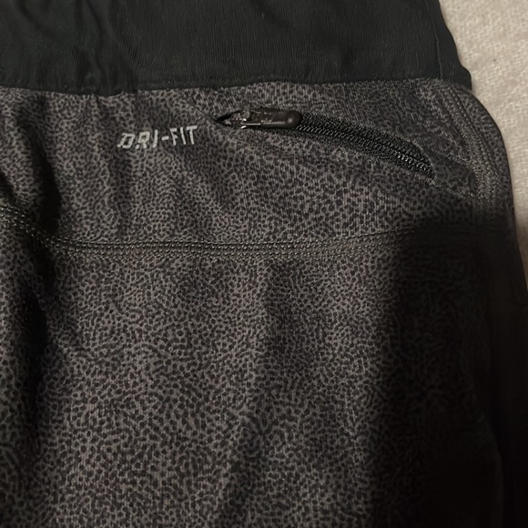 Nike fro fit capri leggings - Picture 3 of 3